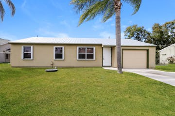 2252 SE BERKSHIRE BLVD Port St. Lucie, FL 34952